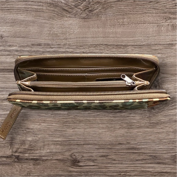 Hello Kitty Wallet - Picture 4 of 7